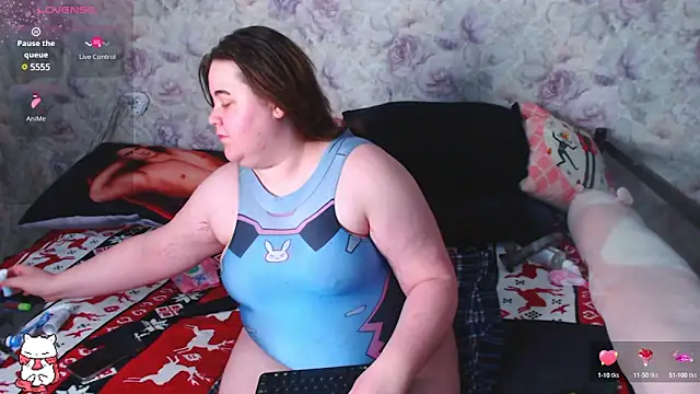 Estelle Hicks online show from February 1, 6:19 pm