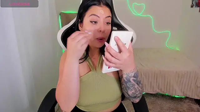 Victoryyy  online show from November 12, 5:35 pm