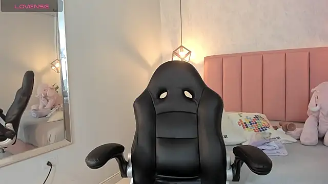 Snapshot of SUNNYCYRUS chatting on January 20, 8:18 pm SUNNYCYRUS online show from January 20, 8:18 pm