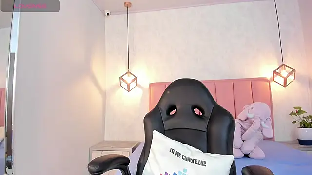 Snapshot of SUNNYCYRUS chatting on February 12, 12:33 pm SUNNYCYRUS online show from February 12, 12:33 pm