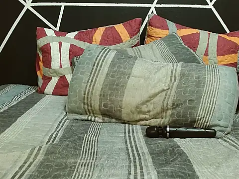 Snapshot of YummyChocolatexx2 chatting on March 2, 4:50 am YummyChocolatexx2 online show from March 2, 4:50 am