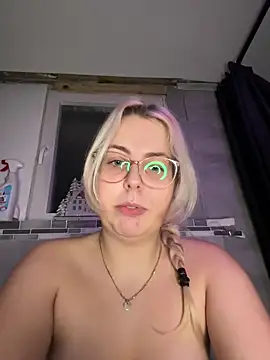 Livewithlucy online show from December 21, 7:24 am