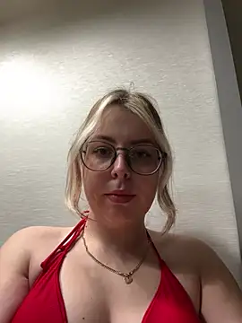 Livewithlucy online show from January 28, 1:38 pm