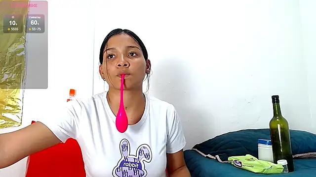 Snapshot of camilavagina24 chatting on December 26, 4:47 pm camilavagina24 online show from December 26, 4:47 pm