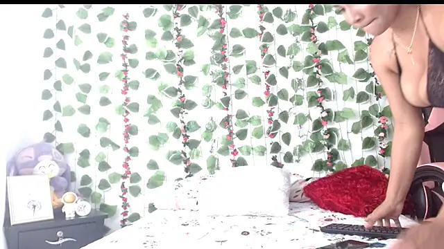 Snapshot of camilavagina24 chatting on November 4, 6:51 pm camilavagina24 online show from November 4, 6:51 pm