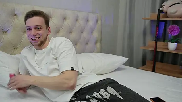  Eva Lee online show from February 21, 6:26 pm