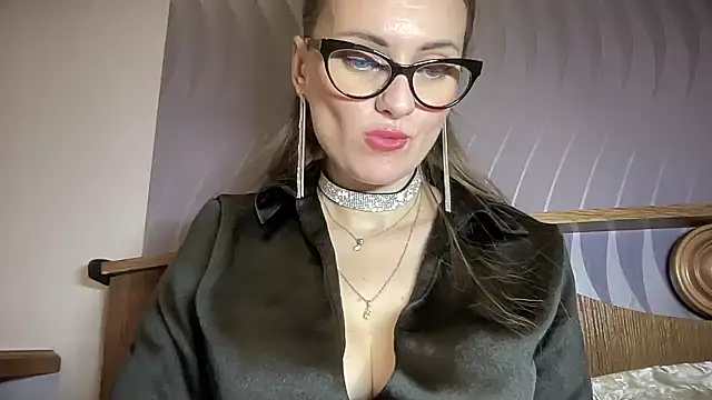 Snapshot of Viola_sweet chatting on February 4, 8:28 pm Viola sweet online show from February 4, 8:28 pm