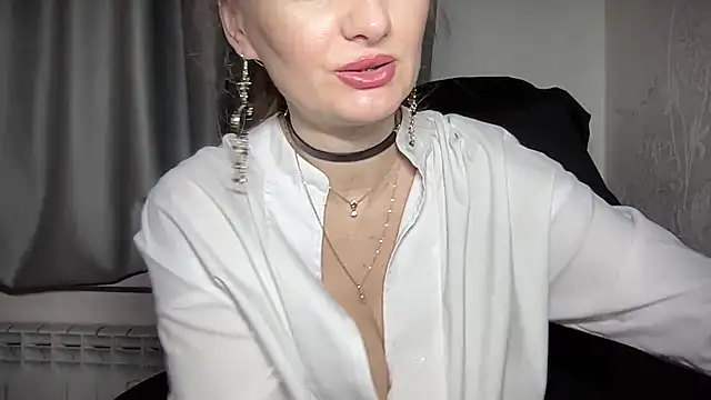 Snapshot of Viola_sweet chatting on February 6, 11:58 pm Viola sweet online show from February 6, 11:58 pm