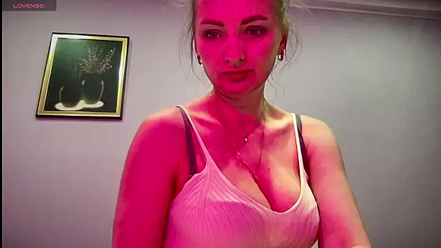 Snapshot of Viola_sweet chatting on February 16, 1:47 am Viola sweet online show from February 16, 1:47 am