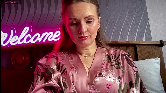 Snapshot of Viola_sweet chatting on February 17, 9:56 am Viola sweet online show from February 17, 9:56 am