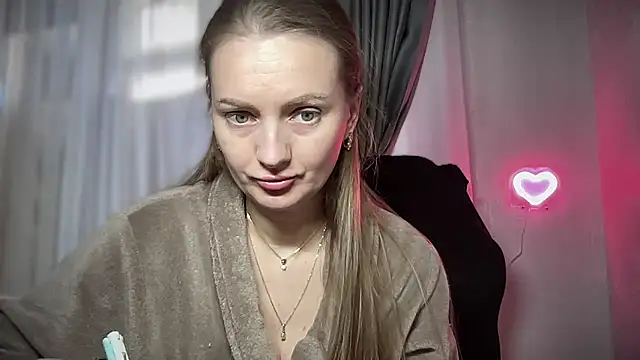 Snapshot of Viola_sweet chatting on February 18, 7:54 am Viola sweet online show from February 18, 7:54 am