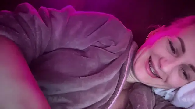 Snapshot of Viola_sweet chatting on February 18, 5:10 pm Viola sweet online show from February 18, 5:10 pm