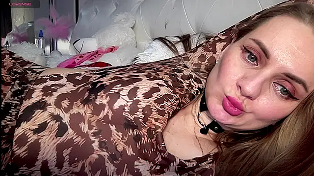 Snapshot of Viola_sweet chatting on March 10, 4:49 am Viola sweet online show from March 10, 4:49 am