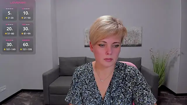 Julia Wilsone online show from December 10, 1:00 pm