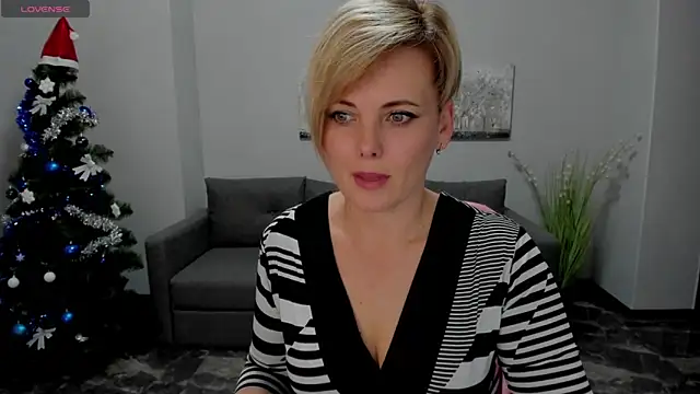 Julia Wilsone online show from December 29, 4:30 pm