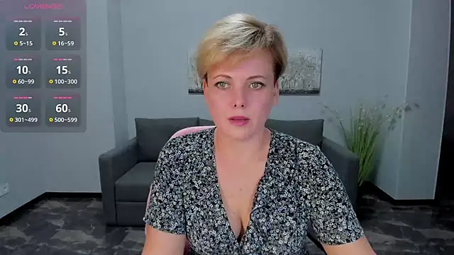 Julia Wilsone online show from January 14, 2:00 pm