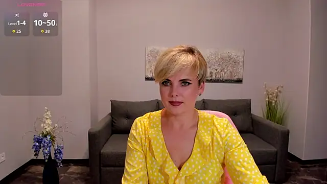 Julia Wilsone online show from September 17, 12:18 pm