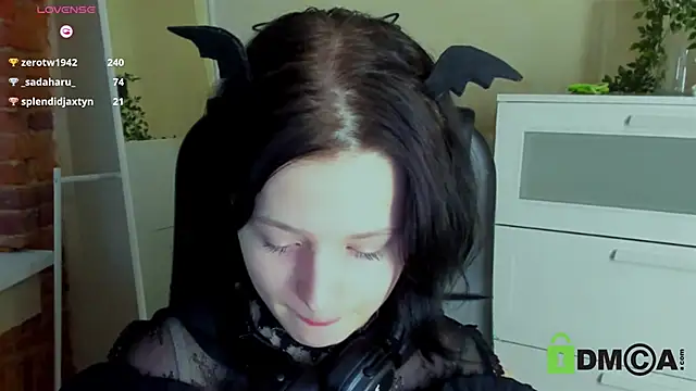 Alina Mills online show from February 26, 11:30 am