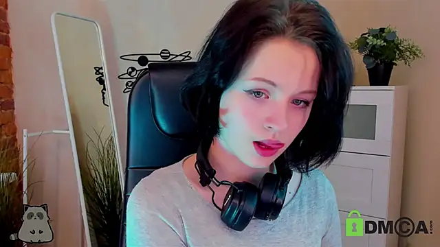 Alina Mills online show from March 20, 2:32 pm