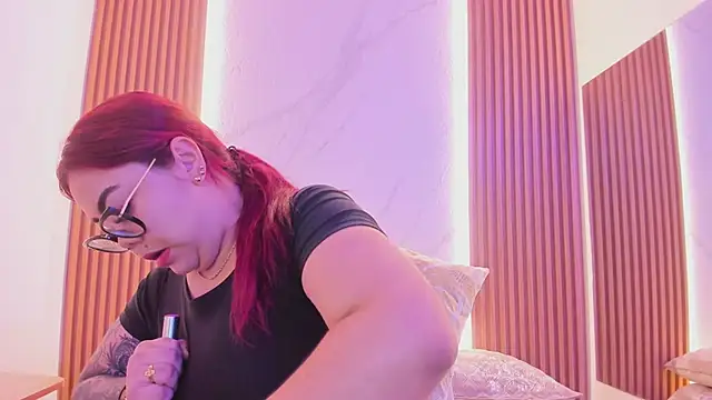 juicy led  online show from February 24, 11:21 am