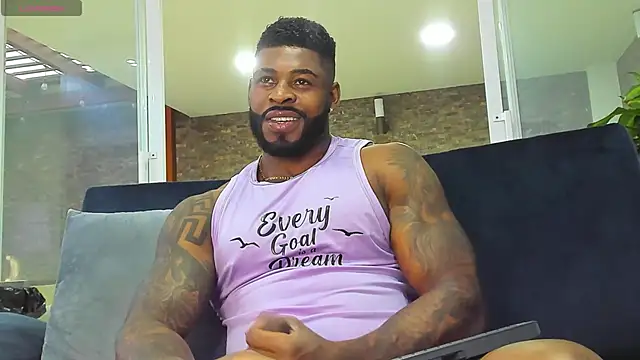 Snapshot of Makonneen chatting on December 15, 10:04 pm Makonneen online show from December 15, 10:04 pm