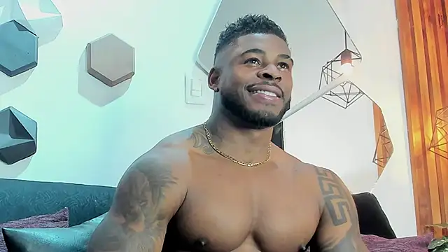 Snapshot of Makonneen chatting on January 2, 10:22 pm Makonneen online show from January 2, 10:22 pm