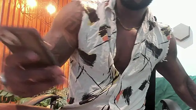 Snapshot of Makonneen chatting on January 17, 8:55 pm Makonneen online show from January 17, 8:55 pm