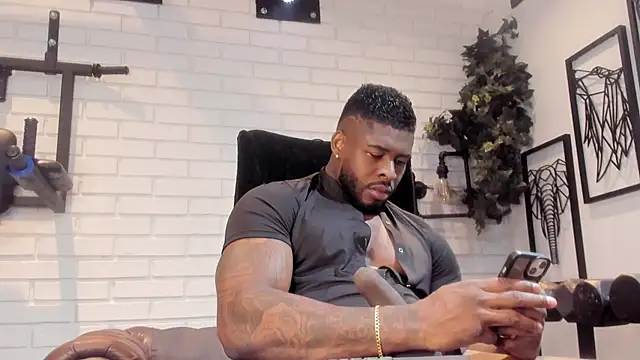 Snapshot of Makonneen chatting on February 8, 9:15 pm Makonneen online show from February 8, 9:15 pm