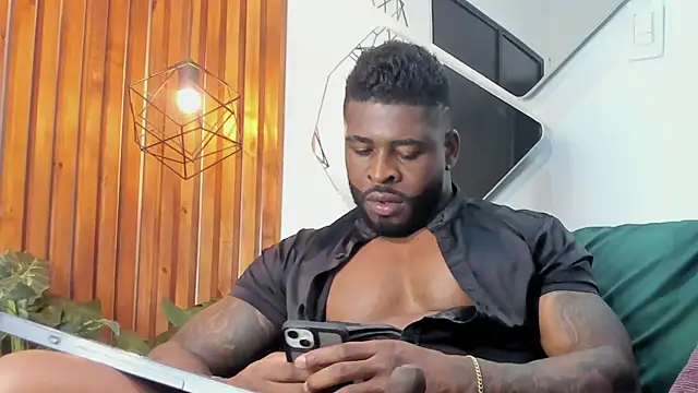 Snapshot of Makonneen chatting on February 12, 1:30 am Makonneen online show from February 12, 1:30 am