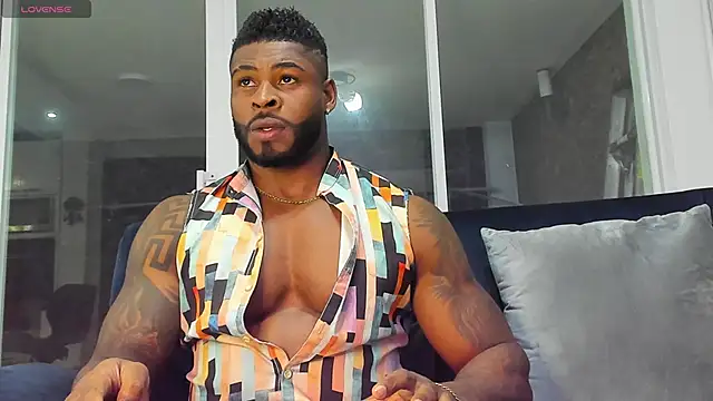 Snapshot of Makonneen chatting on February 18, 3:53 am Makonneen online show from February 18, 3:53 am