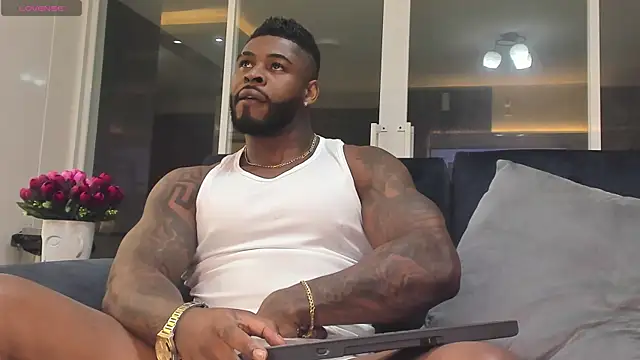 Snapshot of Makonneen chatting on February 21, 2:28 am Makonneen online show from February 21, 2:28 am