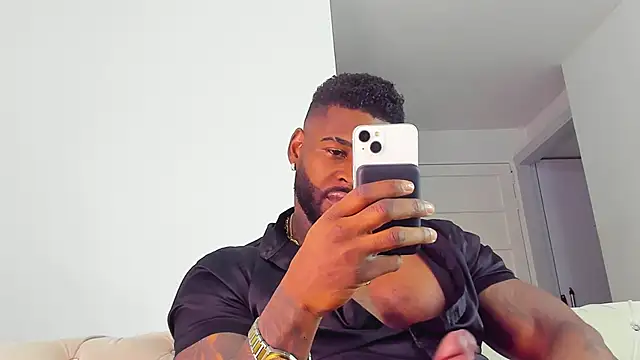 Snapshot of Makonneen chatting on November 4, 4:44 am Makonneen online show from November 4, 4:44 am