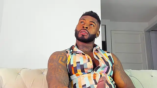 Snapshot of Makonneen chatting on November 12, 4:02 am Makonneen online show from November 12, 4:02 am