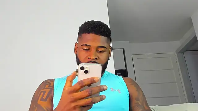 Snapshot of Makonneen chatting on November 15, 2:20 am Makonneen online show from November 15, 2:20 am