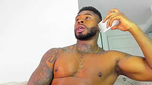 Snapshot of Makonneen chatting on November 16, 1:22 am Makonneen online show from November 16, 1:22 am