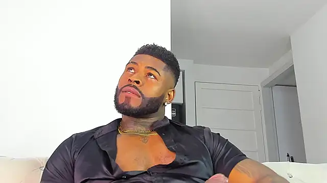 Snapshot of Makonneen chatting on November 17, 5:57 am Makonneen online show from November 17, 5:57 am