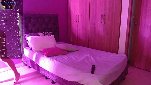 Medelynevans1 online show from December 16, 10:24 pm