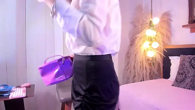 Snapshot of Alice_milf_ chatting on January 21, 2:15 pm Alice milf online show from January 21, 2:15 pm