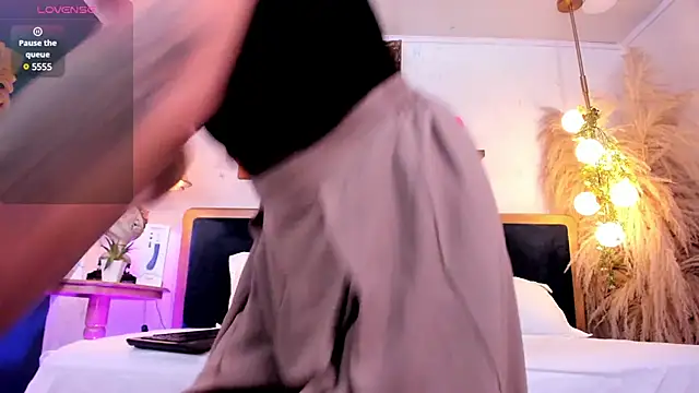 Snapshot of Alice_milf_ chatting on February 24, 11:21 am Alice milf online show from February 24, 11:21 am