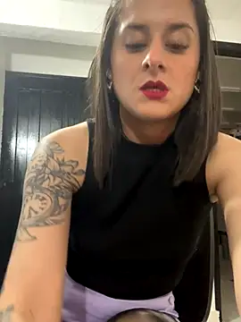 Snapshot of Alice_milf_ chatting on September 22, 11:12 am Alice milf online show from September 22, 11:12 am