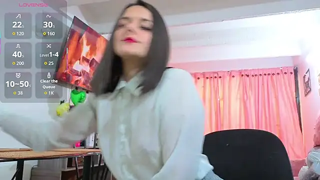 Snapshot of Alice_milf_ chatting on October 2, 11:50 am Alice milf online show from October 2, 11:50 am