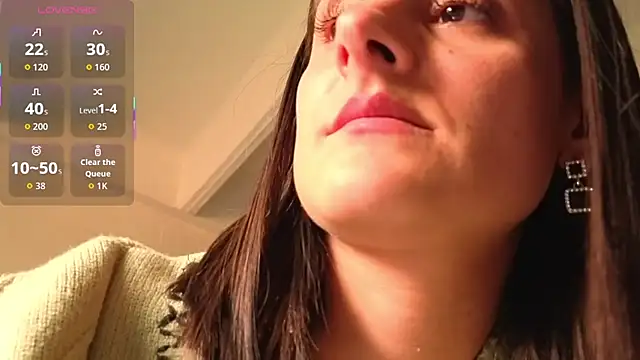 Snapshot of Alice_milf_ chatting on October 5, 8:40 pm Alice milf online show from October 5, 8:40 pm