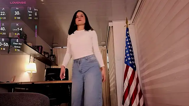 Snapshot of Alice_milf_ chatting on October 7, 11:18 am Alice milf online show from October 7, 11:18 am