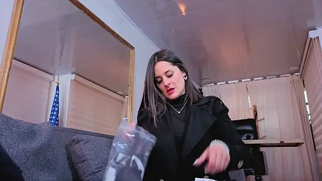 Snapshot of Alice_milf_ chatting on October 16, 11:11 am Alice milf online show from October 16, 11:11 am