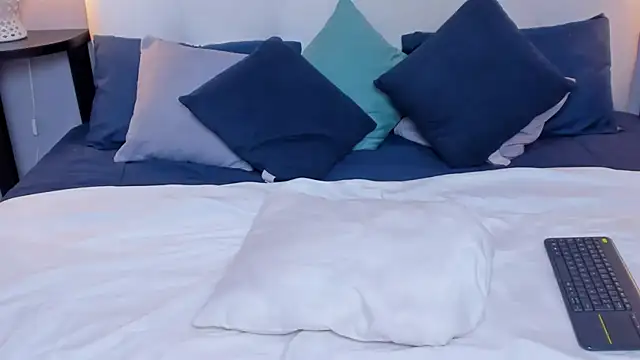 SaraaJhonsonn online show from February 24, 3:31 pm