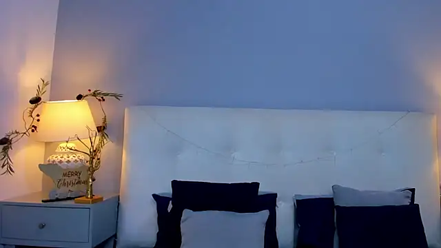 SaraaJhonsonn online show from December 1, 4:01 pm