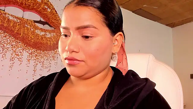 loly marce online show from February 13, 8:45 pm