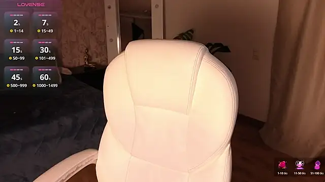 loly marce online show from November 18, 8:46 pm