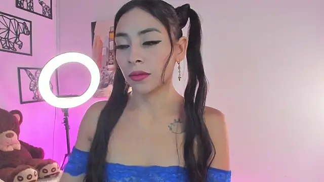 Snapshot of emma-hiill chatting on December 2, 1:57 pm emma-hiill online show from December 2, 1:57 pm