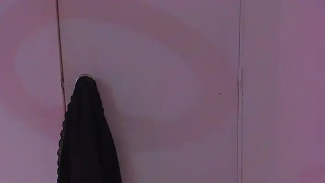 Snapshot of emma-hiill chatting on December 11, 2:11 pm emma-hiill online show from December 11, 2:11 pm